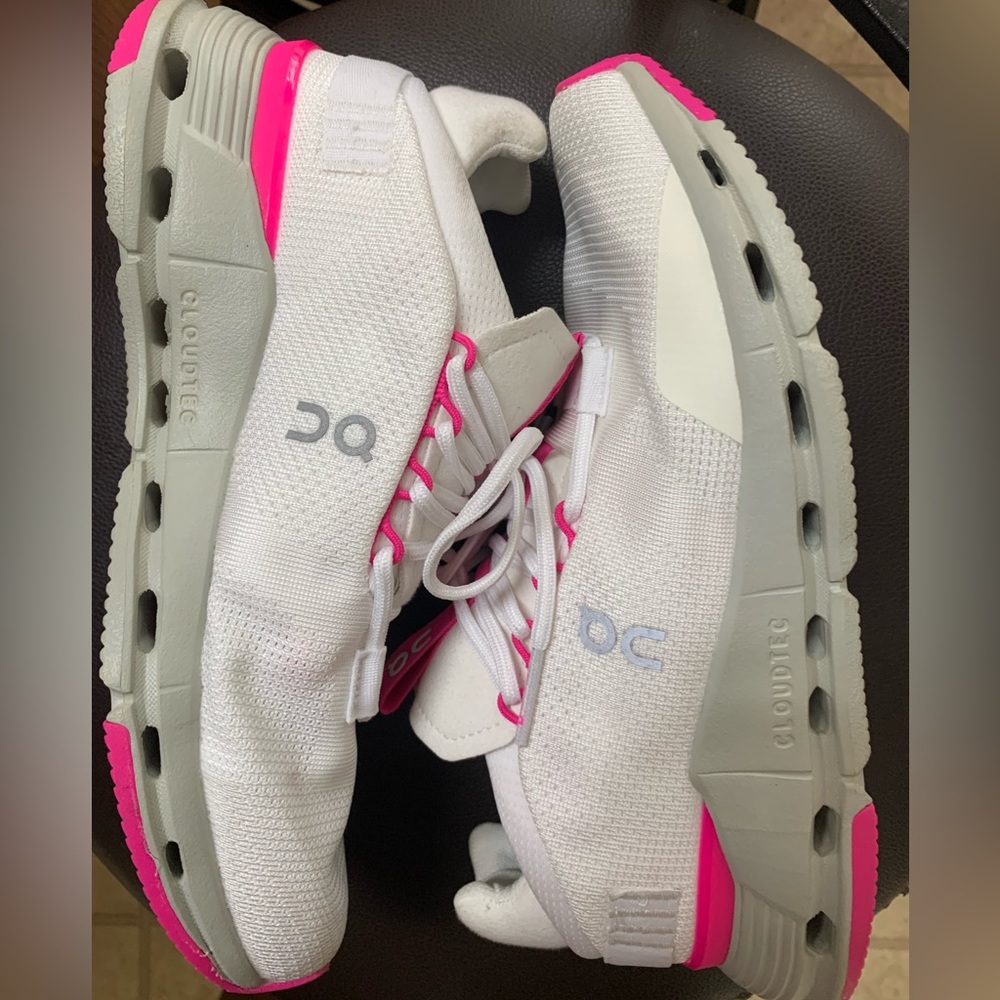 Pink on cloud novas size 8 women